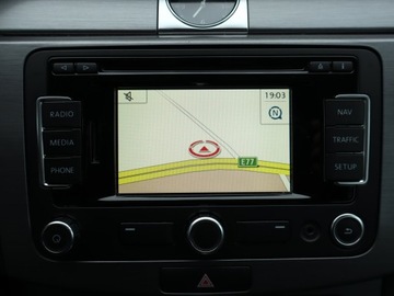 Volkswagen Passat B7 Variant 2.0 TDI CR DPF BlueMotion 140KM 2011 VW Passat 2.0 TDI, DSG, Navi, Klima, Klimatronic, zdjęcie 12