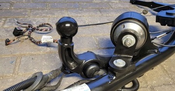 Audi Q3 8U hak holowniczy ORIS 8U0803880D ORYGINAŁ ŁADNY