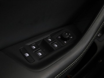 Volkswagen Passat B8 Variant 1.8 TSI BlueMotion Technology 180KM 2018 Volkswagen Passat R-Line DSG virtual cocpit navi, zdjęcie 35