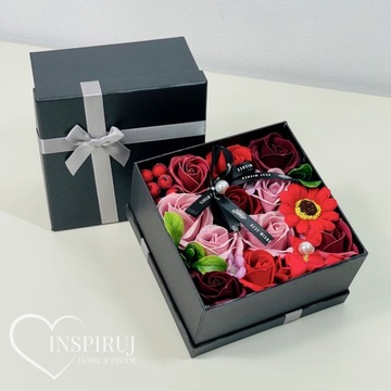 ЦВЕТОЧНАЯ КОРОБКА С МЫЛЬНЫМИ ЦВЕТАМИ ПОДАРОЧНАЯ КОРОБКА ПОДАРОЧНЫЕ ЦВЕТЫ МЫЛЬНЫЕ РОЗЫ
