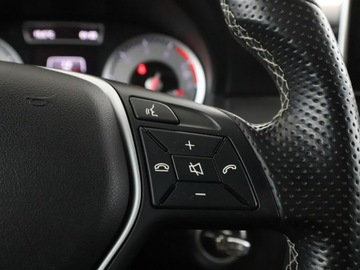 Mercedes Klasa A W176 Hatchback 5d 1.6 180 BlueEFFICIENCY 122KM 2014 Mercedes A 180 klimatyzacja półskóra kamera, zdjęcie 26