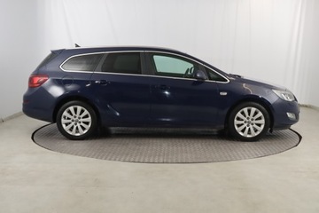 Opel Astra J Sports Tourer 1.7 CDTI ECOTEC 125KM 2011 Opel Astra 1.7 CDTI, Navi, Xenon, Klima, zdjęcie 5