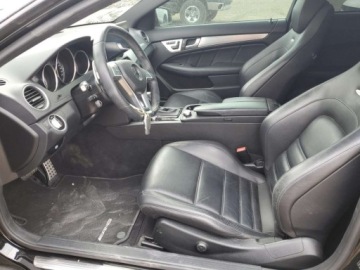 Mercedes Klasa C W205 2013 Mercedes-Benz Klasa C 63 AMG 2013 6.2l 6.2 Benzyna 451KM, zdjęcie 7