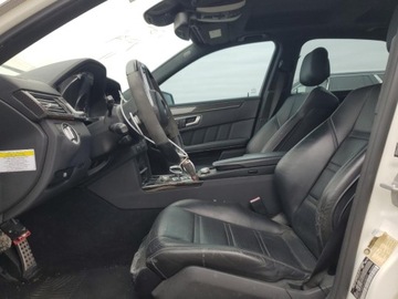Mercedes Klasa E W212 2012 Mercedes-Benz Klasa E 63 AMG 2012 5.5l 5.5 Benzyna 518KM, zdjęcie 7