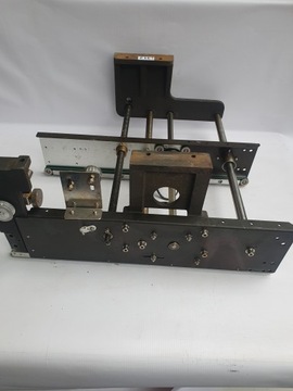 Осевой стол с ЧПУ с трапециевидным винтом 33 см, рабочий № B312