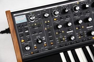 Аналоговый синтезатор Moog SUBsequent 37