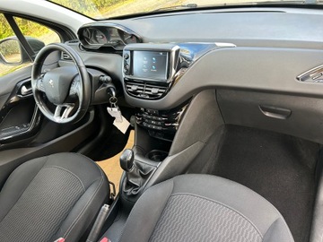 Peugeot 208 I Hatchback 5d Facelifting 1.2 PureTech 82KM 2018 Peugeot 208 1.2 Benzyna-Klimatronic, zdjęcie 13