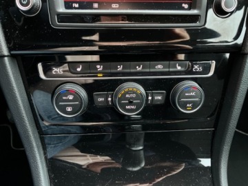 Volkswagen Golf VII Hatchback 3d 1.4 TSI BlueMotion Technology 150KM 2016 Volkswagen Golf 1.4 benzyna 150 KM zarejestrowany w PL zadbany mozliwa, zdjęcie 15