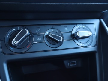 Volkswagen Polo VI Hatchback 5d 1.0 TSI 95KM 2018 VW Polo 1.0 TSI, Salon Polska, 1. Właściciel, zdjęcie 12