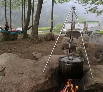 Складной штатив над костром