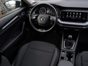 Skoda Octavia IV Liftback 2.0 TDI 115KM 2021 Skoda Octavia 2.0 TDI, Salon Polska, Serwis ASO, zdjęcie 6