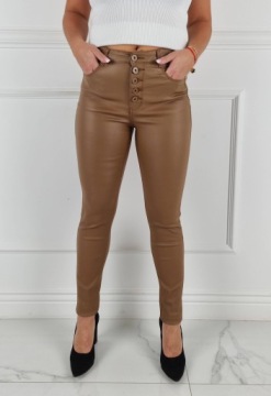 ЖЕНСКИЕ БРЮКИ ИЗ ВОЩЕНОЙ КОЖИ, МОДЕЛИРУЮЩИЕ ПУГОВИЦЫ