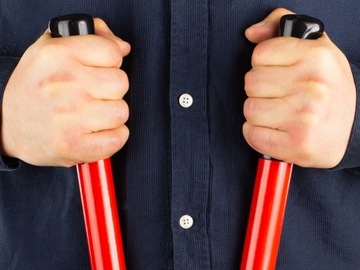 Инструмент для обжима медно-алюминиевых наконечников, пресс для кабелей сечением 10–120 мм2.