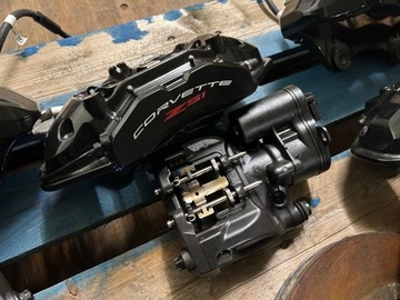 KOMPLET BRZDOVÝ TŘMEN KOTOUČ PŘEDNÍ ZADNÍ CORVETTE C8 Z51