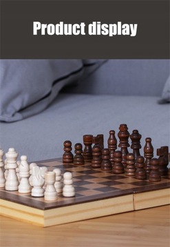 Огромная деревянная шахматная игра для двух игроков.