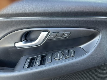 Hyundai i30 II Wagon Facelifting 1.6 CRDi 136KM 2017 Hyundai i30 Automat Skóra Panorama Kamera LED, zdjęcie 13