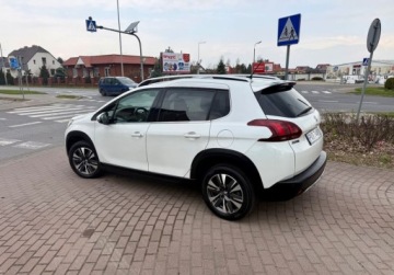Peugeot 2008 I SUV Facelifting 1.2 PureTech 110KM 2017 Peugeot 2008 1.2 T NAVI Ledy Panorama dach 1.2 Benzyna 110KM, zdjęcie 3