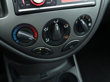 Ford Focus I Hatchback 1.4 16V 75KM 2004 Ford Focus 1.4 16V, Salon Polska, Klima, El. szyby, zdjęcie 12