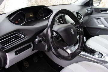 Peugeot 308 II Hatchback 5d 1.6 THP 125KM 2013 PEUGEOT 308 II 1.6 125KM | KEYLESS | Bluetooth | Ksenon | Książka Serwisowa, zdjęcie 13