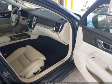 Volvo S60 III 2024 Volvo S60 Recharge Plug-In Hybrid Ultimate Dark Theme 2024 2.0l 2.0 Hybryda, zdjęcie 9