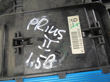 PŘÍSTROJOVÁ DESKA BUDÍKY 83800-47311 TOYOTA PRIUS II 1.5 16V