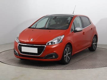 Peugeot 208 I Hatchback 5d Facelifting 1.2 PureTech 82KM 2017 Peugeot 208 1.2 PureTech, Salon Polska, zdjęcie 1