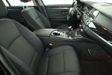 BMW Seria 5 F10-F11 Limuzyna Facelifting 520d 190KM 2015 BMW 5 520d, 187 KM, Xenon, Bi-Xenon, Klima, zdjęcie 6