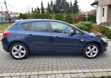 Opel Astra J Hatchback 5d 1.6 Twinport ECOTEC 115KM 2011 Opel Astra Opel Astra 1.6 115PS Dobre wyposazenie Kola Lato Zima 1.6, zdjęcie 19