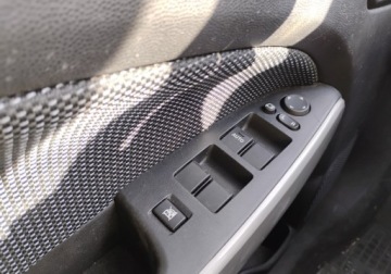 Mazda 2 II 2010 Mazda 2 122010r, 1.6 Benzyna. Lekko uszkodzony przod. Jezdzi. 1.6 90KM, zdjęcie 8