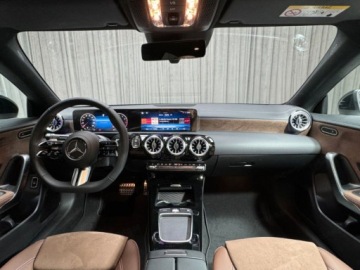 Mercedes CLA C118/X118 Coupe Facelifting 1.3 200 163KM 2025 MERCEDES-BENZ CLA 200 AMG Line Sedan 1.3 (163KM) 2025, zdjęcie 4