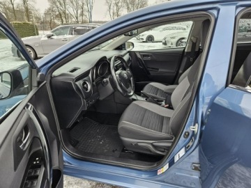 Toyota Auris II Hatchback 5d Facelifting 1.8 Hybrid 136KM 2017 Toyota Auris 1,8 Hybryda 136KM automat kamera, zdjęcie 4