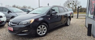 Opel Astra J Sports Tourer Facelifting 1.6 Twinport ECOTEC 115KM 2014 Opel Astra Salonowy 1.6 benzyna serwisowany. 1.6 Benzyna 115KM, zdjęcie 2