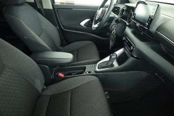 Toyota Yaris IV Hatchback 1.5 Hybrid Dynamic Force 116KM 2022 Toyota Yaris 1.5 VVT-i Hybrid, Salon Polska, zdjęcie 6
