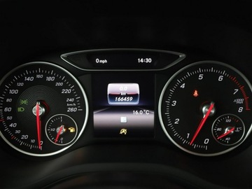 Mercedes Klasa B W246 Sports Tourer Facelifting 1.6 180 BlueEFFICIENCY Edition 122KM 2017 Mercedes B 180 navi klima grzane fotele czujniki, zdjęcie 21
