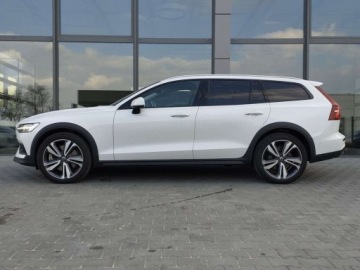 Volvo 2024 Volvo V60 Cross Country Plus B5 B AWD automat 250KM - FV23, GWARANCJA 2.0, zdjęcie 1
