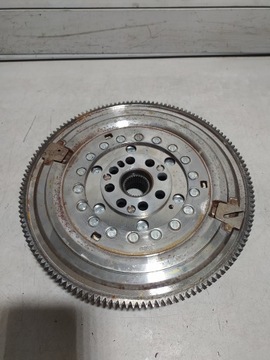 BMW 2 F46 KOLO SETRVAČNÍK DVOUHMOTNÉ AUTOMAT 8655638