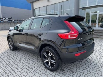 Volvo XC40 Crossover Facelifting 2.0 B3 163KM 2025 VOLVO XC40 B3 Plus Dark Suv 2.0 163KM 2025, zdjęcie 2