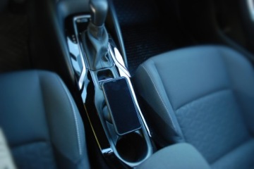 Магнитный держатель телефона для Toyota Corolla.