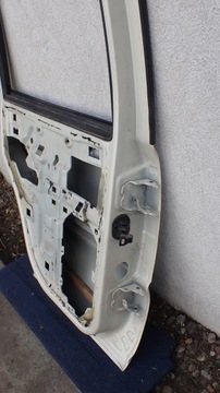 CADILLAC ESCALADE 02-06R DVEŘE ZADNÍ LEVÝ
