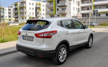 Nissan Qashqai II Crossover 1.2 DIG-T 115KM 2016 Nissan Qashqai Salon PL 114 tys. km Bezwypadkowy 2016 r. 1.2 Benzyna 115KM, zdjęcie 3