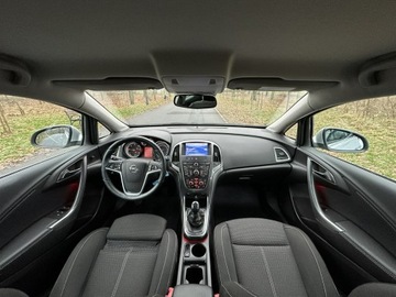 Opel Astra J Sports Tourer Facelifting 2.0 CDTI ECOTEC 165KM 2013 Opel Astra Sport Tourer 2.0 CDTI 165 KM 2013r. Xen, zdjęcie 32