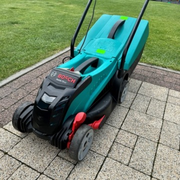 Аккумуляторная газонокосилка Bosch Rotak 32Li с корзиной — 2879