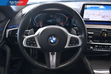 BMW Seria 5 G30-G31 Limuzyna Facelifting 3.0 540i 333KM 2023 BMW Seria 5 540i xDriveFV23Adaptacyjny Reflektor LEDM Kierownica Skorzana, zdjęcie 8
