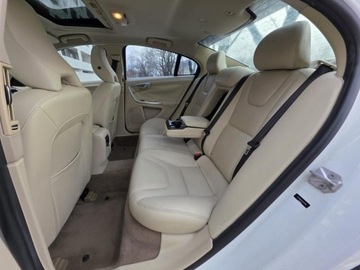 Volvo S60 II Sedan Facelifting 2.0 T5 DRIVE-E 245KM 2015 VOLVO S60 II Premium Plus T5, 2.0l benzyna 245KM Dokumentacja pochodzenia, zdjęcie 19
