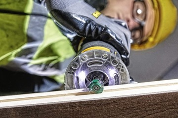ФРЕЗЕРНЫЙ СТАНОК DEWALT 18V DCW604P2