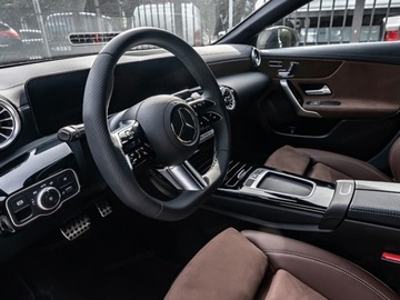 Mercedes CLA C118/X118 Coupe Facelifting 1.3 200 163KM 2025 MERCEDES-BENZ CLA 200 AMG Line Sedan 1.3 (163KM) 2025, zdjęcie 4