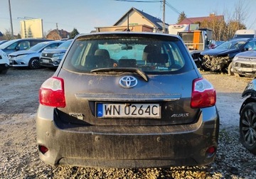 Toyota Auris I Hatchback 1.6 Valvematic 132KM 2010 Toyota Auris 2010r, 1.6Benzyna. Uszkodzony przod i lewy bok. 1.6 Benzyna, zdjęcie 10