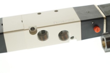 ЭЛЕКТРОМАГНИТНЫЙ КЛАПАН AIRTAC 4V130E-06 BG 5/3 -1/8- 24 В ПОСТ. ТОКА