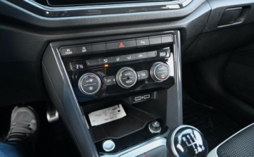 Volkswagen T-Roc I SUV 1.5 TSI ACT 150KM 2019 Volkswagen T-Roc 1,5 TSI 150 KM R-LINE Panorama Nawigacja Virtual Tacho FU, zdjęcie 31