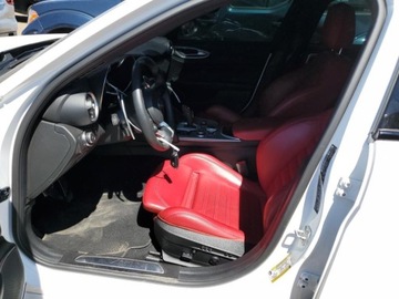 Alfa Romeo Giulia II Sedan Facelifting 2.0 Turbo 280KM 2023 Alfa Romeo Giulia 2023, 2.0L, 4x4, TI, po gradobiciu 2.0 Benzyna 280KM, zdjęcie 7